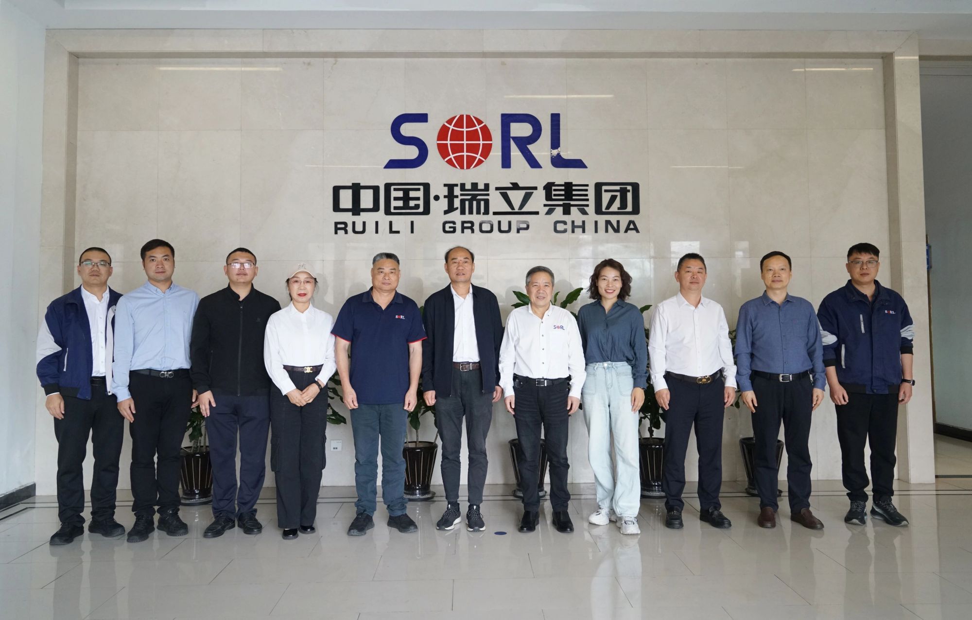 重慶駐滬辦領導鐘建波蒞臨瑞立考察，共探汽車產(chǎn)業(yè)合作新機遇